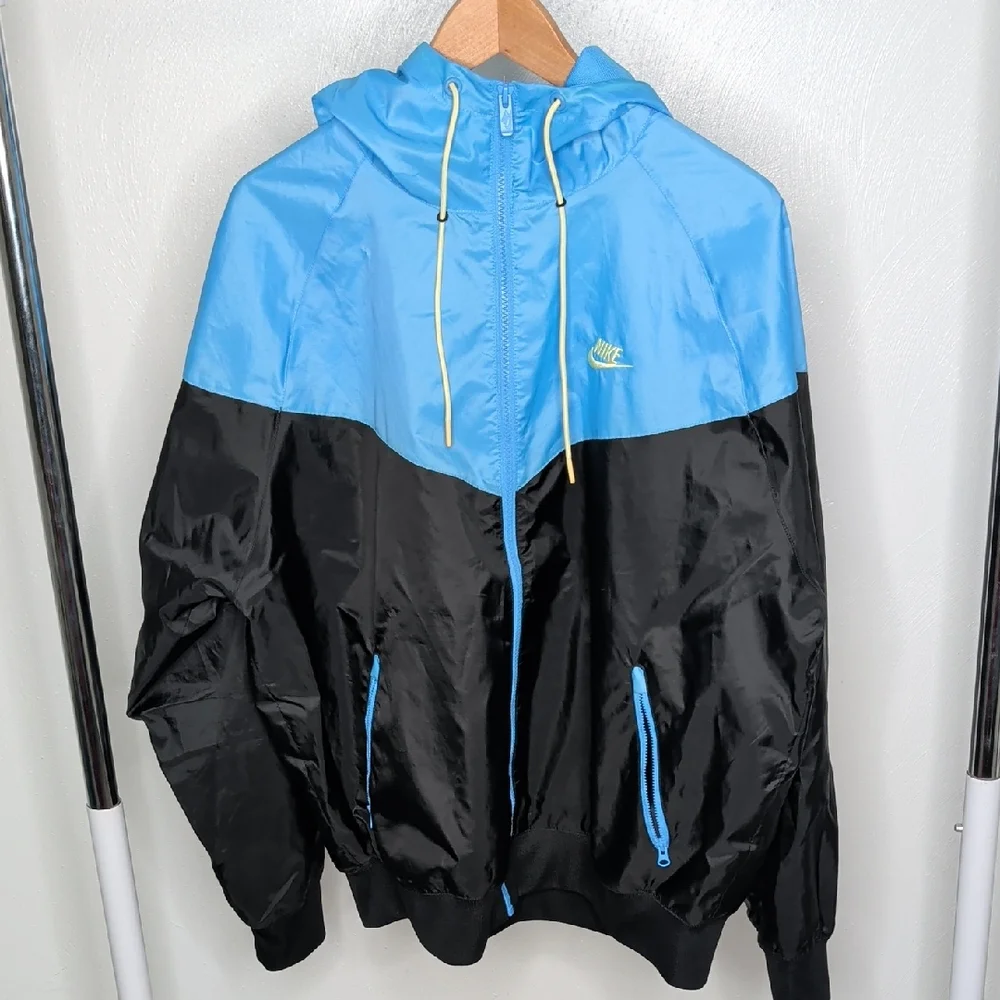 Nike Men's Light Blue and Black Windbreaker - Picture 1 of 5